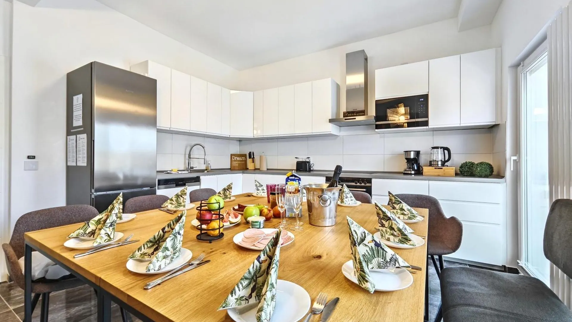 Designer Loft Fuer Bis Zu 15, Whirlpool, Infrarotsauna, Billard, Pokertisch, 2 Baeder Нюрнберг Апартаменты